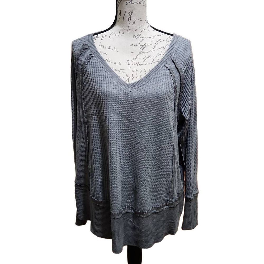 Black Tape Soft Gray Waffle Weave V-neck Top- Size XL